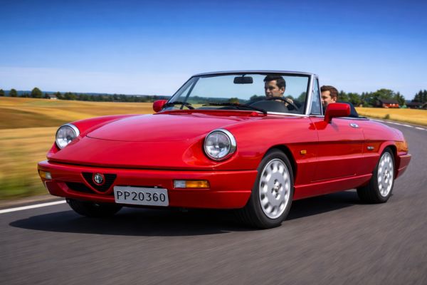 Alfa Romeo Spider Driveout!