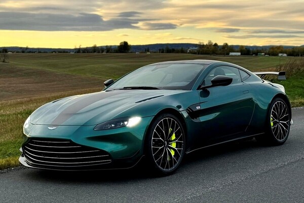 Aston Martin Vantage F1 Edition Driveout!