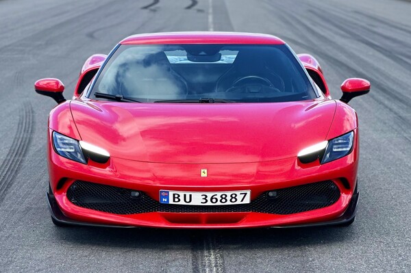Ferrari 296 GTB Assetto Fiorano Testdrive!