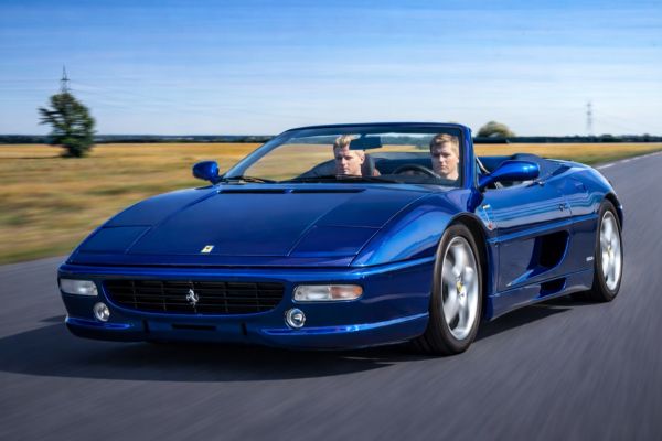 Ferrari 355 F1 Spider Driveout!