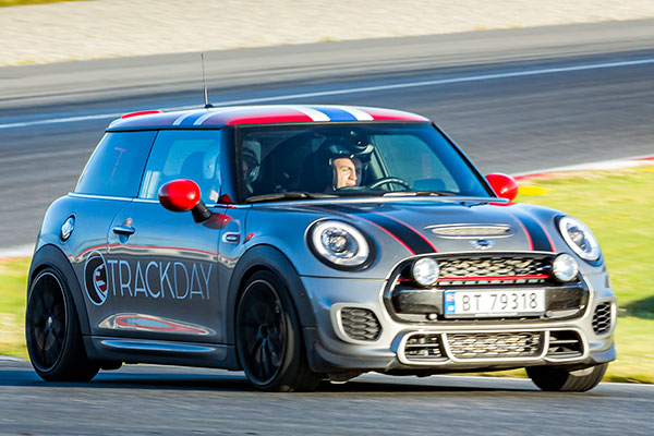 Kjør MINI John Cooper Works på racerbane!