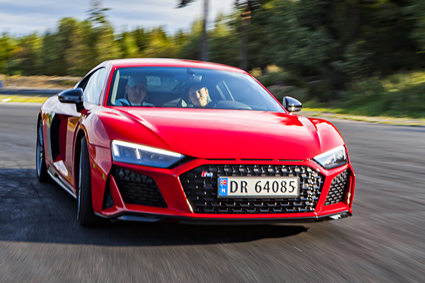 Audi R8 V10 Performance Testdrive!