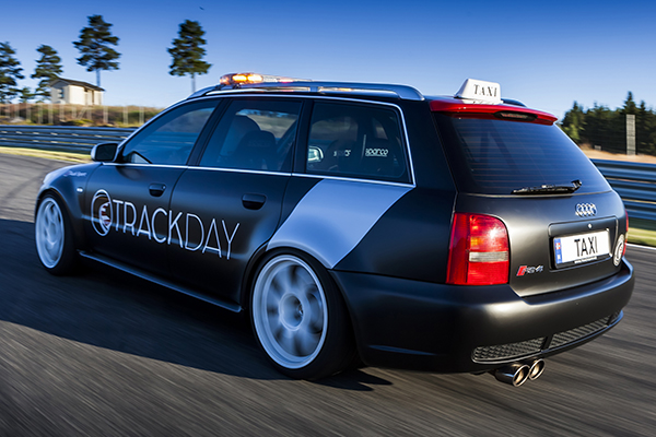 Taxitur i Audi RS 4 på bane!