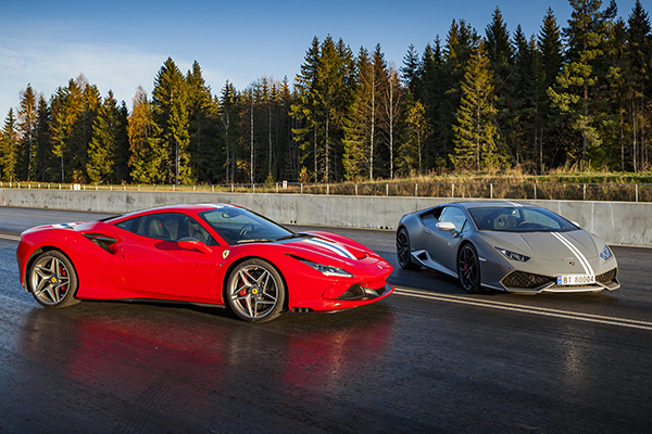 Ferrari_vs_Lamborghini_003